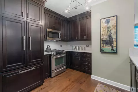 Kitchen - 450 E Waterside Dr #802, Chicago, IL 60601 photo 1 of 4