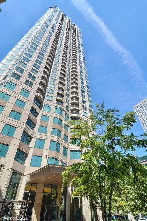 400 N La Salle St #1004, Chicago, IL 60654