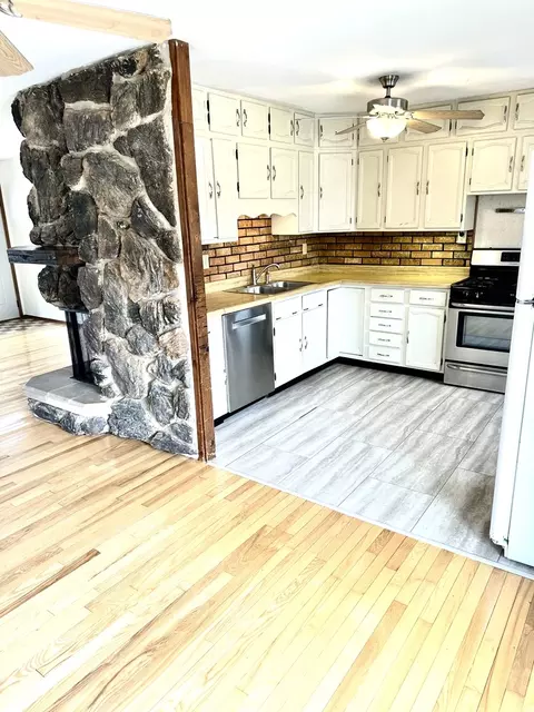 Kitchen - 203 E Maxon Ln, Streamwood, IL 60107 photo 1 of 2