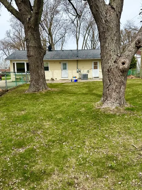 Exterior - 203 E Maxon Ln, Streamwood, IL 60107 photo 3 of 3