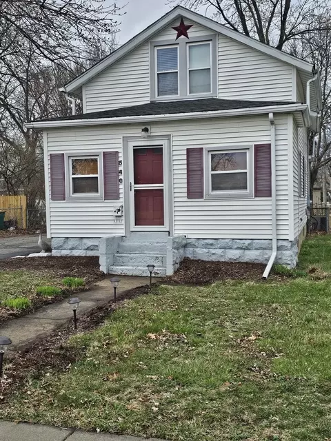 540 E 4th St, Lockport, IL 60441
