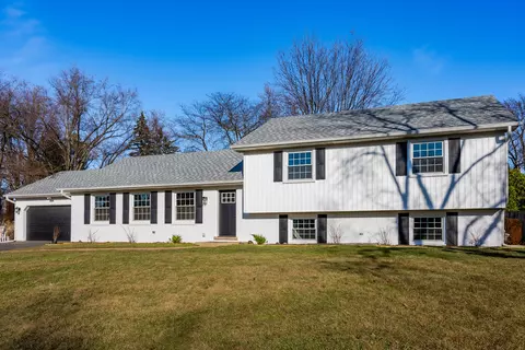 2 S101 Apache Dr, Wheaton, IL 60189