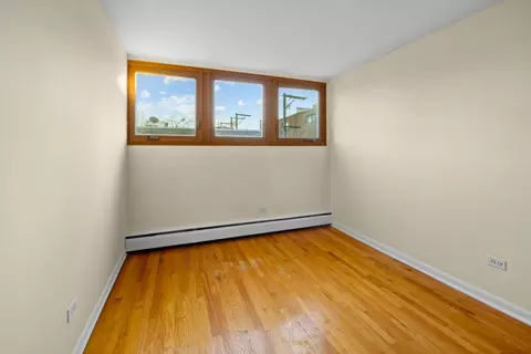 Bedroom - 1455 E 55th Pl, Chicago, IL 60637 photo 2 of 5