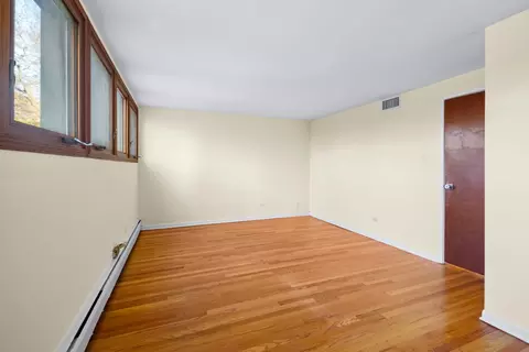 Bedroom - 1455 E 55th Pl, Chicago, IL 60637 photo 4 of 5