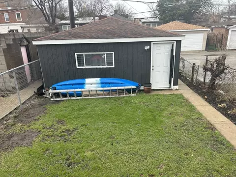 1628 E 75th St, Chicago, IL 60649 photo 2