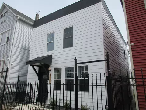 Exterior - Undisclosed, Chicago, IL 60609 photo 3 of 11