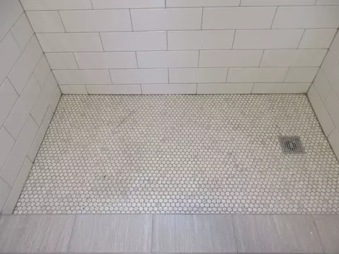 Bath - Undisclosed, Chicago, IL 60609 photo 9 of 12
