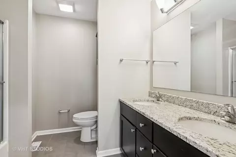 Bath - 622 Robin, Elgin, IL 60123 photo 3 of 4