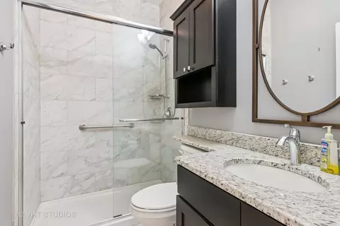Bath - 622 Robin, Elgin, IL 60123 photo 1 of 4