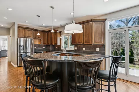 Kitchen - 622 Robin, Elgin, IL 60123 photo 2 of 3
