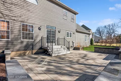 Exterior - 622 Robin, Elgin, IL 60123 photo 3 of 4
