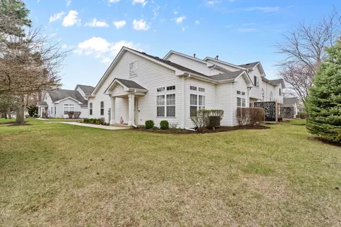 277 Kathryn Ln, North Aurora, IL 60542