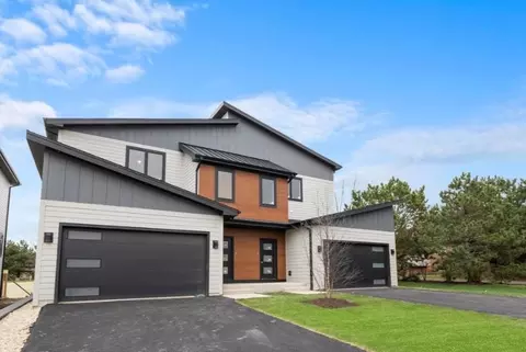 22 W134 59th St, Lisle, IL 60532