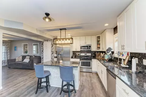Kitchen - 2535 E Girot Ln, Diamond, IL 60416 photo 2 of 3