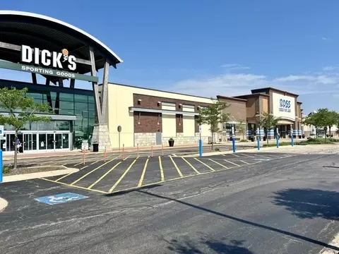 Exterior - 390 W Point Cir, Algonquin, IL 60102 photo 1 of 2