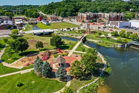 View/Area - 390 W Point Cir, Algonquin, IL 60102 photo 1 of 2
