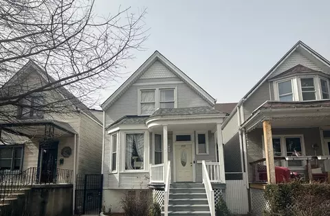 2932 N Whipple St, Chicago, IL 60618