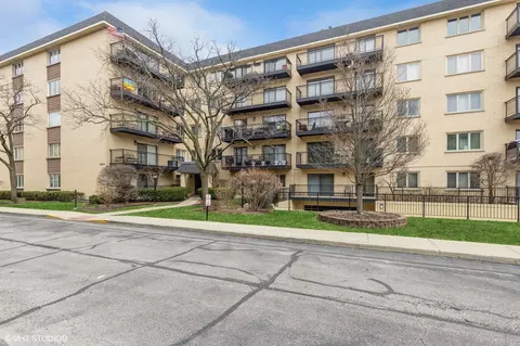 8600 Waukegan Rd #309E, Morton Grove, IL 60053