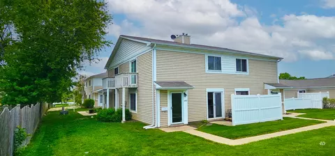 1497 Cornell Ct, Hoffman Estates, IL 60169 photo 2