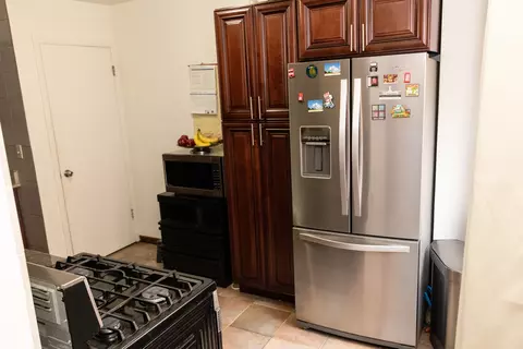 Kitchen - 1488 Willow Ave, Des Plaines, IL 60016 photo 2 of 2