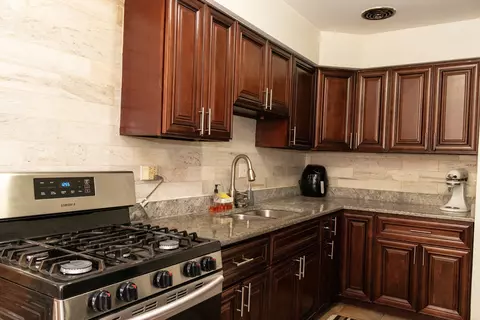 Kitchen - 1488 Willow Ave, Des Plaines, IL 60016 photo 1 of 2