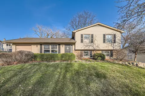 50 Meadowbrook Ln, Lake Zurich, IL 60047
