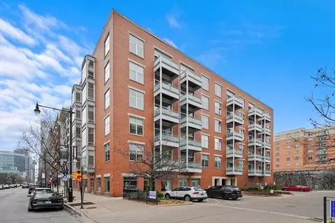 939 W Madison St #201, Chicago, IL 60607