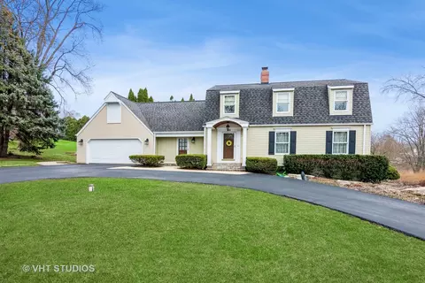 301 Poteet Ave, Inverness, IL 60010