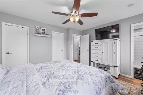 Bedroom - 1660 Kent Rd, Hoffman Estates, IL 60169 photo 2 of 2
