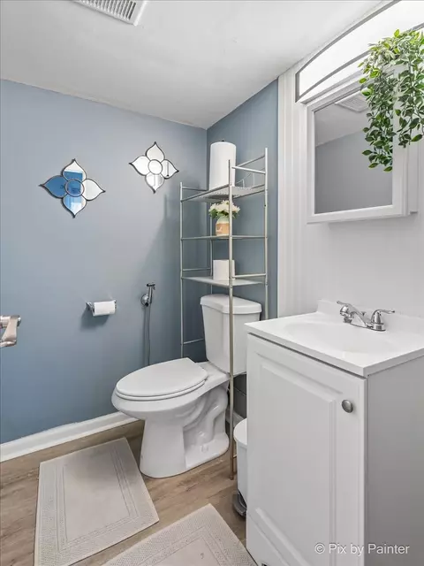 Bath - 1660 Kent Rd, Hoffman Estates, IL 60169 photo 3 of 3
