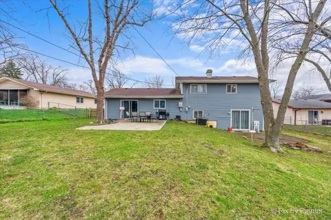 Exterior - 1660 Kent Rd, Hoffman Estates, IL 60169 photo 4 of 7