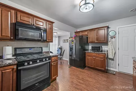 Kitchen - 1660 Kent Rd, Hoffman Estates, IL 60169 photo 1 of 4