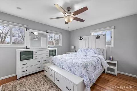Bedroom - 1660 Kent Rd, Hoffman Estates, IL 60169 photo 1 of 2