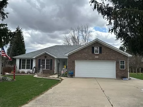 121 Tammy Ln, Lake Holiday, IL 60552