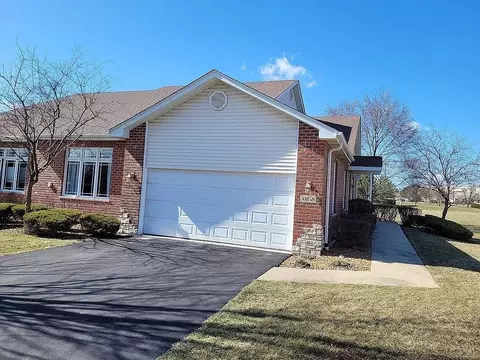 10858 Canterbury Dr, Mokena, IL 60448