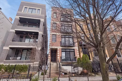 910 W Roscoe St #2, Chicago, IL 60657