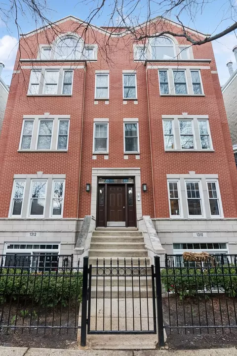 1310 W Fletcher St #3E, Chicago, IL 60657