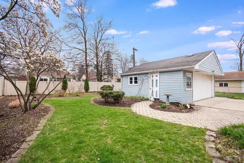 325 Davis Ct, Des Plaines, IL 60016 photo 14