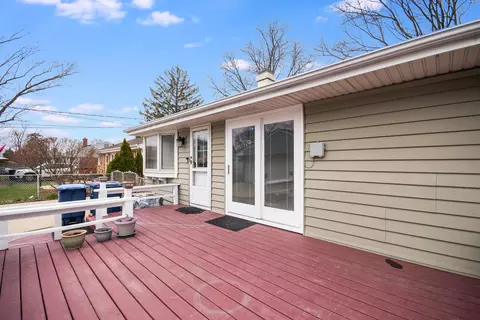 325 Davis Ct, Des Plaines, IL 60016 photo 13