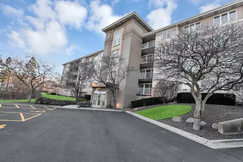 480 E Montrose Ave #209, Wood Dale, IL 60191