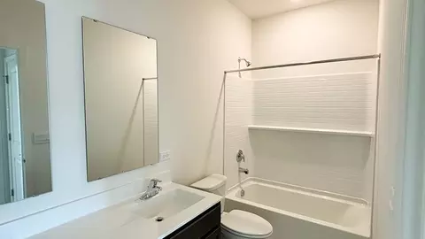 Bath - 1132 Bluebell Ln, Bartlett, IL 60103 photo 3 of 3