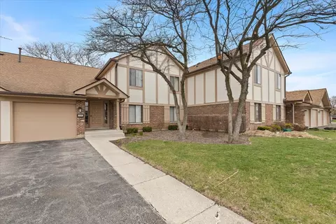 830 Knottingham Dr #2B, Schaumburg, IL 60193