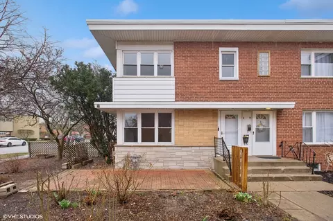 5017 Grove St #A, Skokie, IL 60077