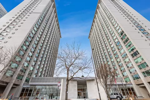 3600 N Lake Shore Dr #2512, Chicago, IL 60613