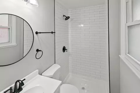 Bath - 3313 Maple Ln, Hazel Crest, IL 60429 photo 3 of 3