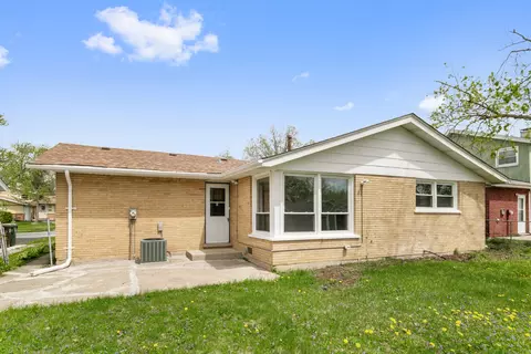 Exterior - 3313 Maple Ln, Hazel Crest, IL 60429 photo 2 of 3