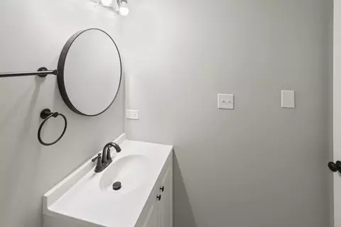 Bath - 3313 Maple Ln, Hazel Crest, IL 60429 photo 2 of 3