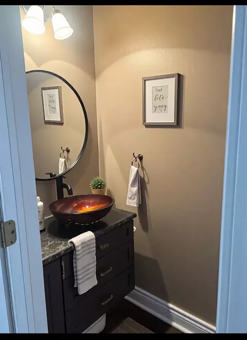 Bath - 3352 Rosecroft Ln, Naperville, IL 60564 photo 1 of 3
