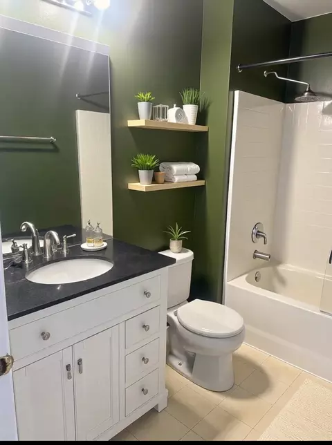 Bath - 3352 Rosecroft Ln, Naperville, IL 60564 photo 3 of 3