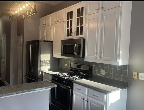Kitchen - 3352 Rosecroft Ln, Naperville, IL 60564 photo 4 of 4